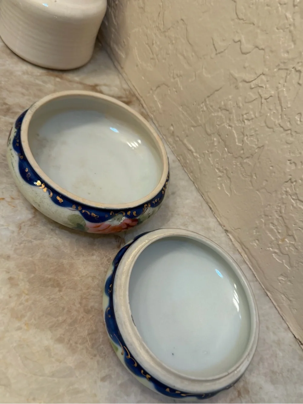 Vintage Antique porcelain handpainted moriage trinket box